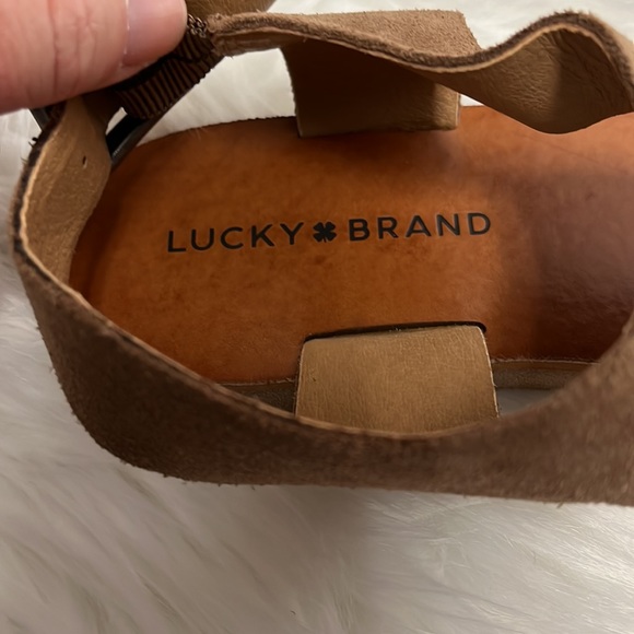 Lucky Brand tan leather Devyn sandals. - Picture 5 of 7